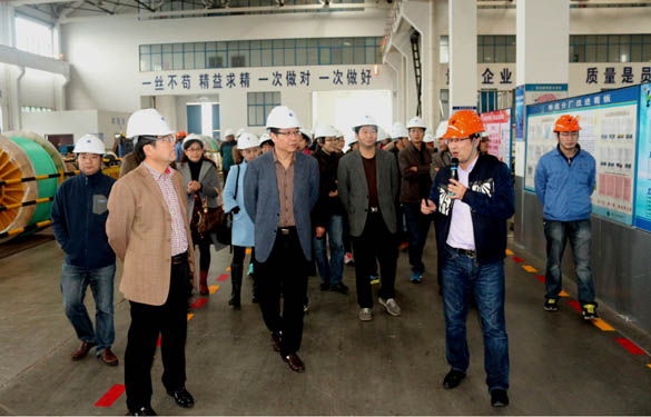 2015年11月21日，市光華高中黨員端辛、教師來(lái)上上電纜參觀