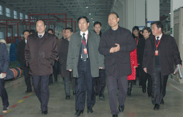 溧陽市全體人大代表欣骏、政協(xié)委員一行600余人來江蘇上上電纜集團(tuán)參觀