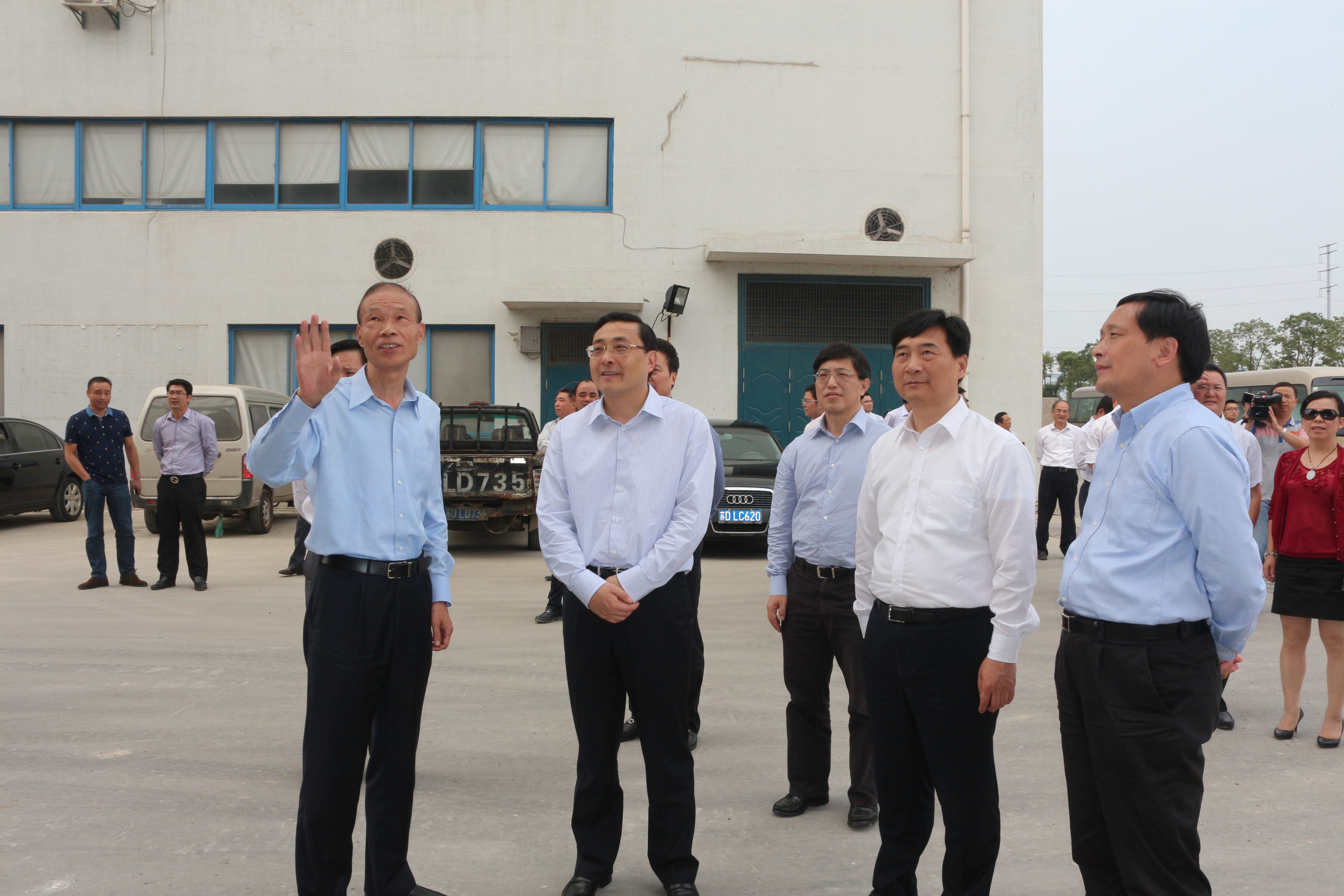 10月10日殿较，常州市市長費(fèi)高云一行來上上電纜督查西廠區(qū)三期工程建設(shè)情況